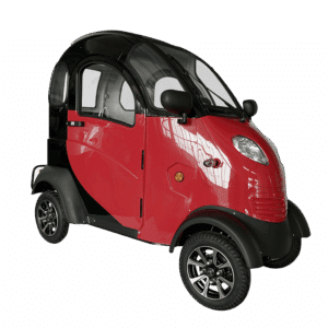 Voiturette sans permis rouge vue de coté